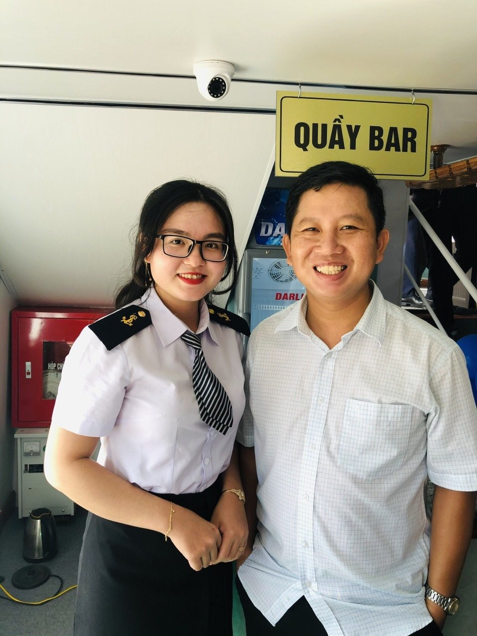 Đội ngũ nhân viên của tàu cao tốc Phú Sơn