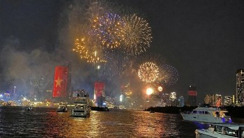 Top 5 du thuyền sông Sài Gòn ăn tối và ngắm pháo hoa dịp lễ 2/9  