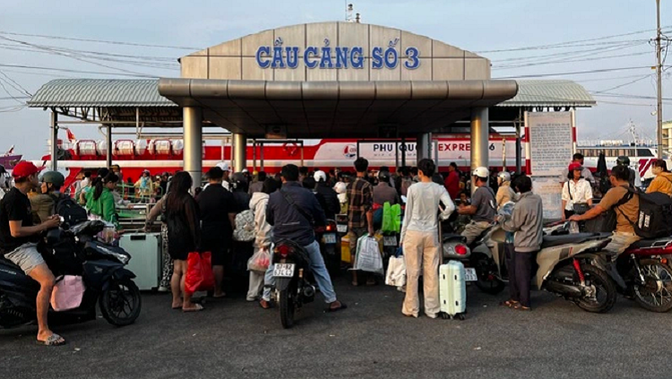 “Cò Vé” Bến Tàu Phú Quốc: Đặt Saomaifly Đúng Giá, Luôn Có Vé