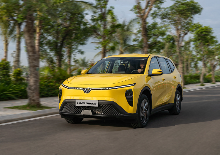 Thuê xe Limo Green 7 chỗ Sài Gòn - Cần Thơ