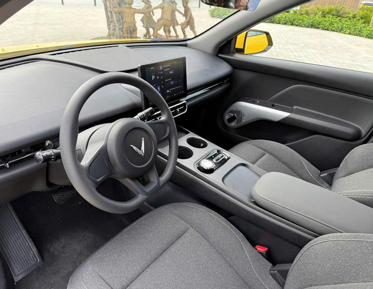 Thuê xe Limo Green 7 chỗ Sài Gòn - Cần Thơ