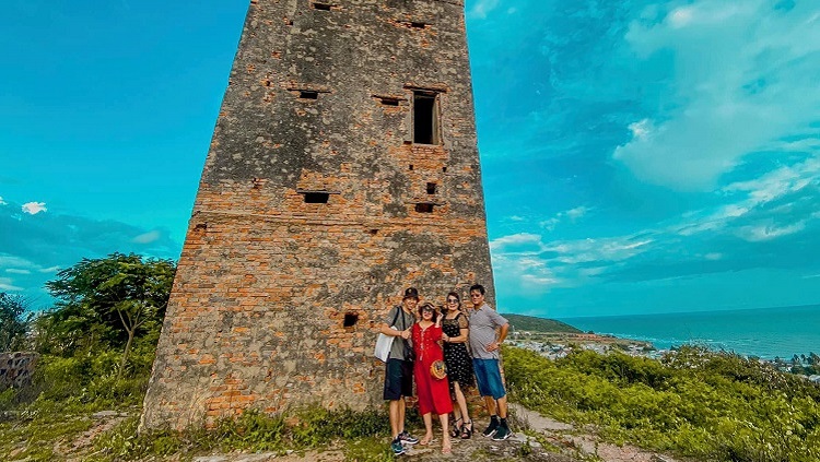 Lầu Ông Hoàng Phan Thiết: Dấu ấn lịch sử trên núi Bài Nài